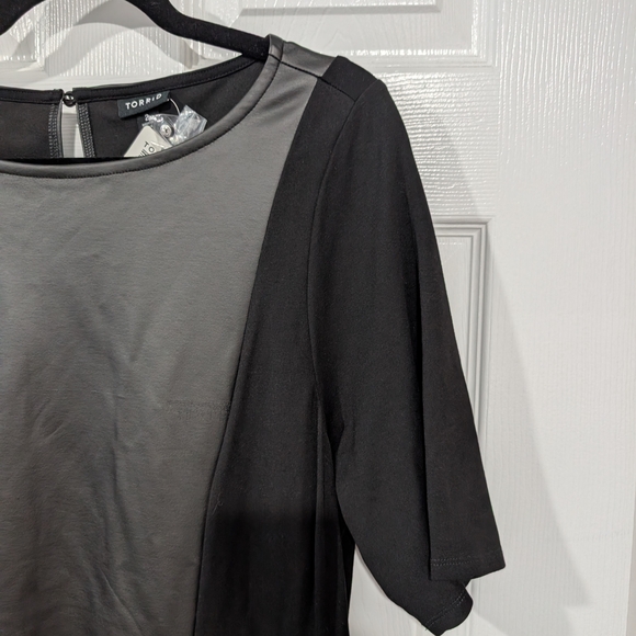NWT Torrid Black Coated Ponte Elbow Sleeve Skater Dress in Size 2 (18/20) - Picture 5 of 14